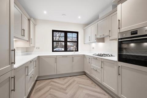 3 bedroom semi-detached house for sale, Old Esher Road, Hersham, KT12