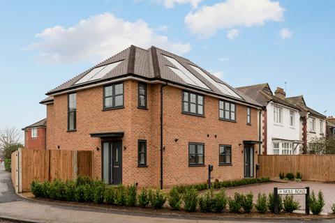 Mole Road, Hersham Village, KT12