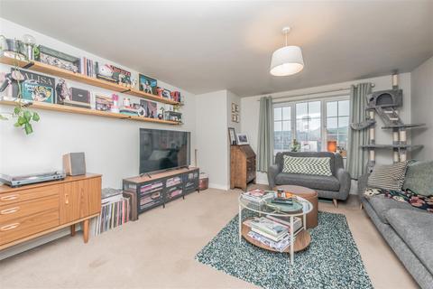 2 bedroom apartment for sale, Tingle View, New Farnley, Leeds