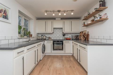 2 bedroom apartment for sale, Tingle View, New Farnley, Leeds