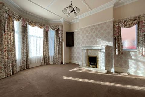 undefined, Farnborough Road, Southport PR8