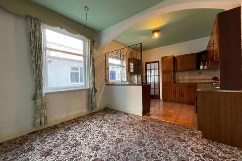 undefined, Farnborough Road, Southport PR8