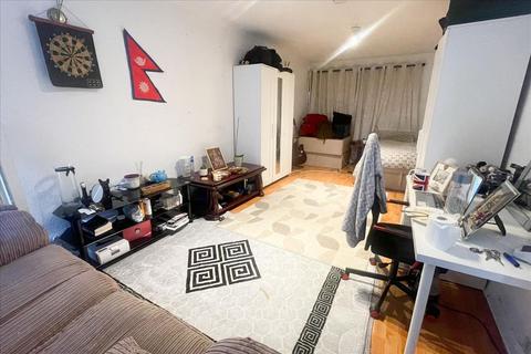 3 bedroom semi-detached house for sale, Park Way, Feltham, Middlesex, TW14