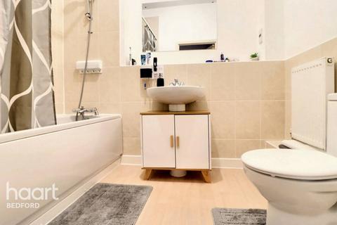 2 bedroom flat for sale, Carmichael Drive, Bedford