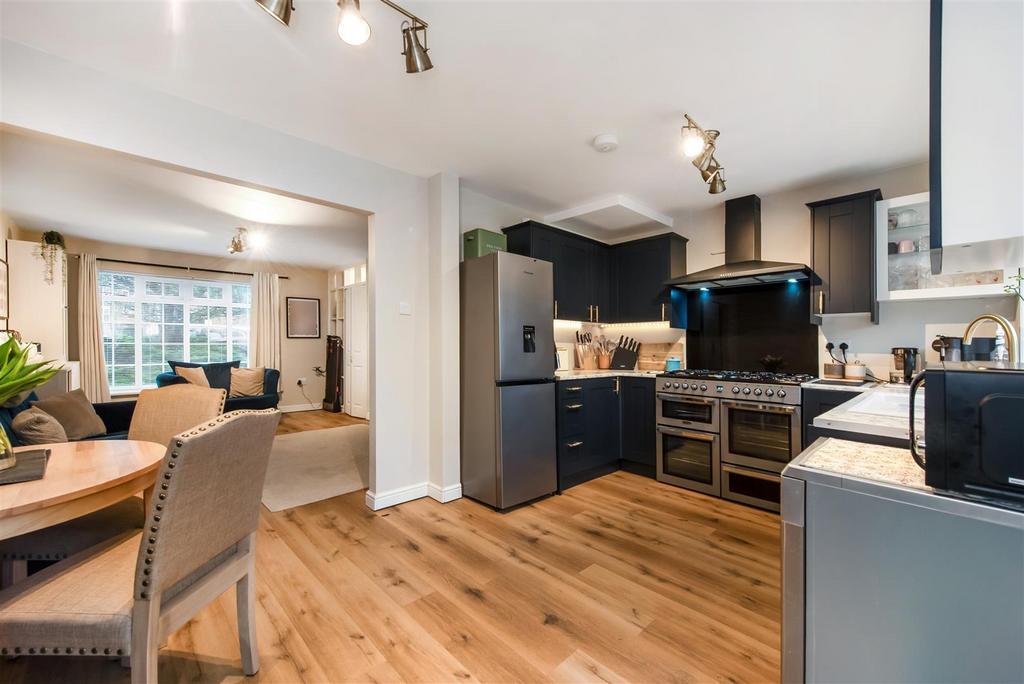 Sketch Ph4 6368889.jpg