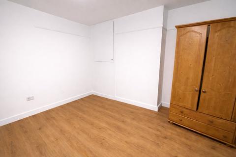 undefined, Almond Avenue, Greater London UB7