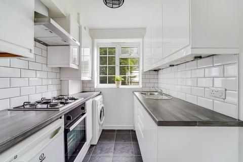 2 bedroom apartment to rent, Goodwood Close, Morden SM4
