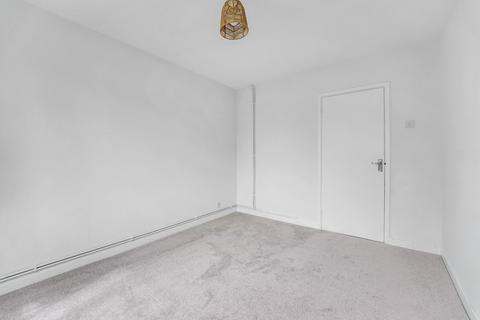 2 bedroom apartment to rent, Goodwood Close, Morden SM4