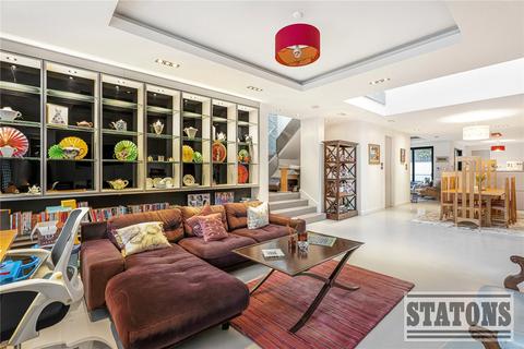undefined, Woodland Way, London, N21
