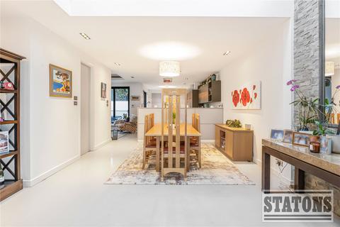 undefined, Woodland Way, London, N21