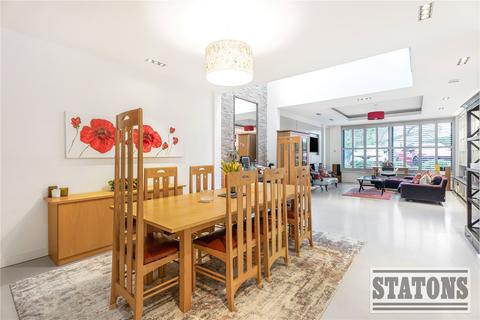 undefined, Woodland Way, London, N21