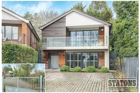 undefined, Woodland Way, London, N21