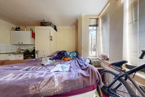 6 bedroom terraced house for sale, 335 High Town Road, Luton, Bedfordshire, LU2 0DB