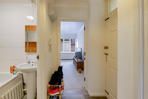 1 bedroom flat for sale, St Thomas's Court, St Lawrence Avenue, Worthing, West Sussex, BN14 7JJ