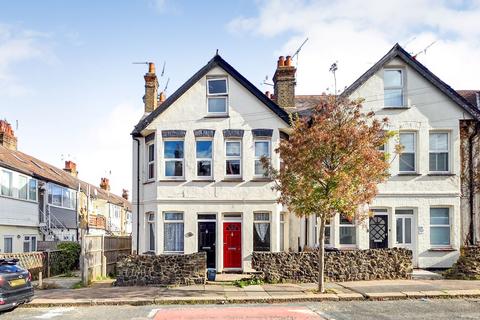 2 bedroom flat for sale, Flat 2, 192 Hainault Avenue, Westcliff-on-Sea, Essex, SS0 9EX