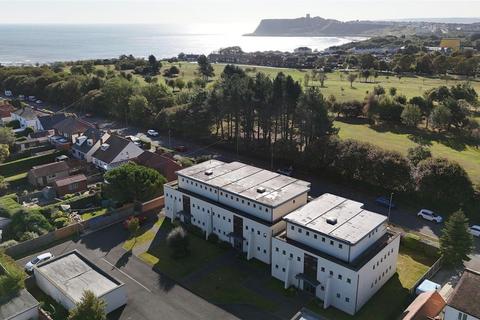 2 bedroom flat for sale, Scalby Mills Road, Captains View, YO12