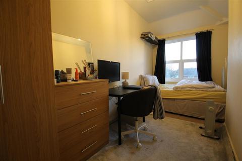 undefined, North Hill Road, Hyde Park, Leeds, LS6 2EN