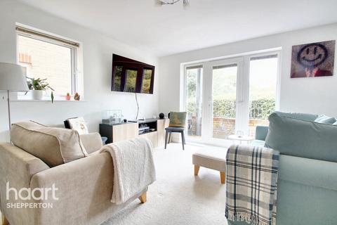undefined, Fairwater Drive, Shepperton