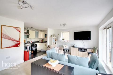 undefined, Fairwater Drive, Shepperton
