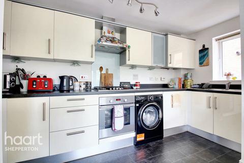 undefined, Fairwater Drive, Shepperton