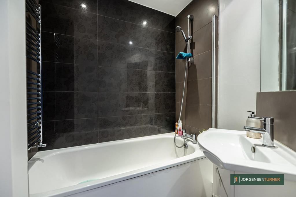 Oaklands Grove 37 C-004 LR - JT.jpg