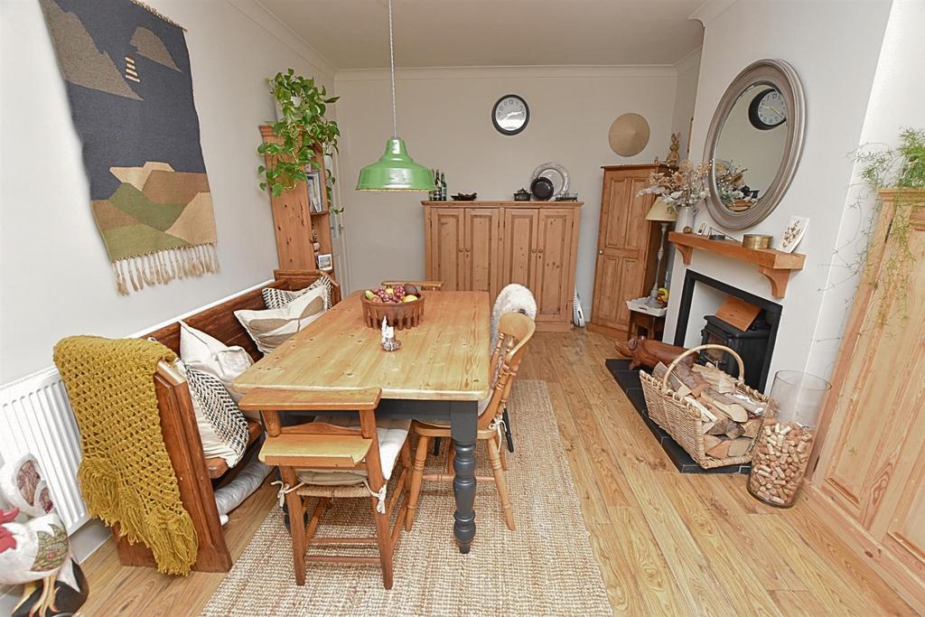 Rear reception lounge