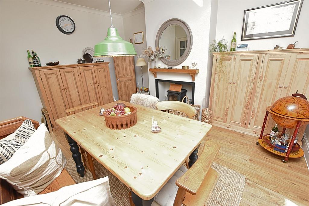 Rear reception lounge