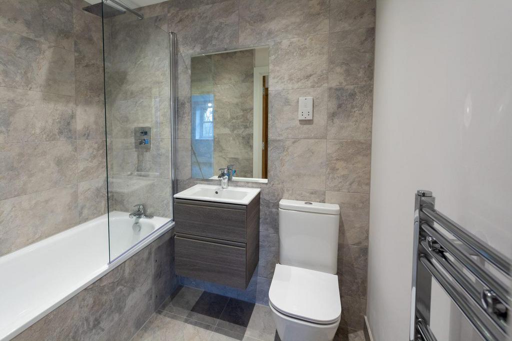 Bathroom 4.jpg
