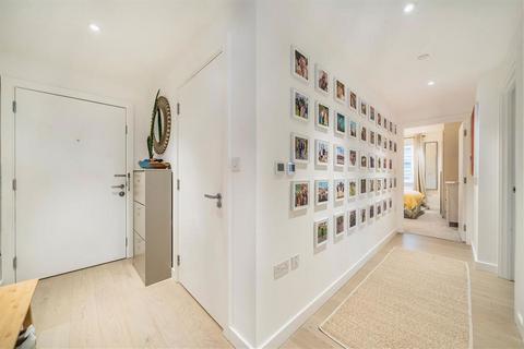 2 bedroom flat for sale, Wyndham Road, London SE5