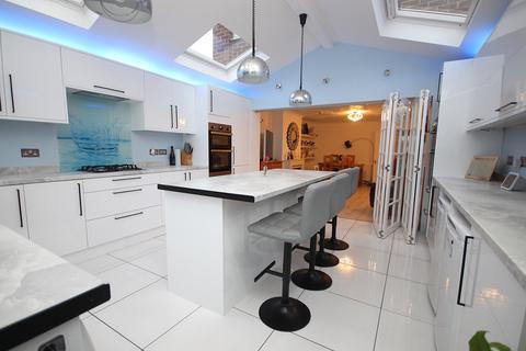 4 bedroom end of terrace house for sale, Dacombe Drive, Poole, Dorset, BH16