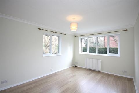 1 bedroom apartment to rent, MERRYLANDS ROAD, GREAT BOOKHAM, KT23