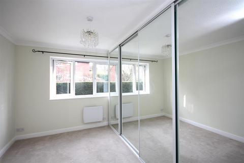 1 bedroom apartment to rent, MERRYLANDS ROAD, GREAT BOOKHAM, KT23