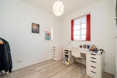 2 bedroom flat for sale, Shepherds Bush Road, London W6