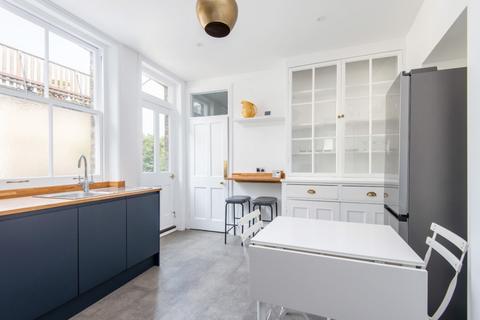 2 bedroom flat to rent, Parkview House, Green Lanes