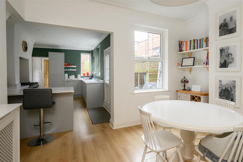 Dining / kitchen