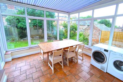 5 bedroom house to rent, Harlaxton Drive, Nottingham NG7