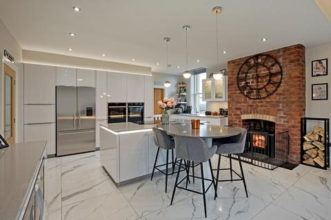 3 bedroom end of terrace house for sale, Norwood Avenue, Menston LS29