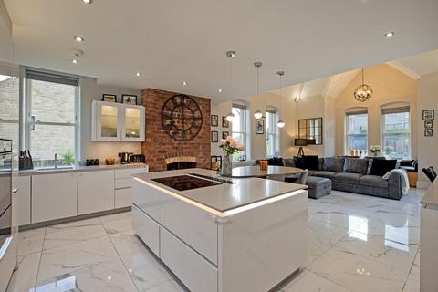 3 bedroom end of terrace house for sale, Norwood Avenue, Menston LS29