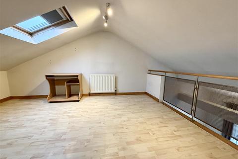 2 bedroom flat for sale, Skircoat Moor Road, Halifax