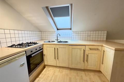 2 bedroom flat for sale, Skircoat Moor Road, Halifax