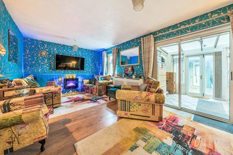 3 bedroom end of terrace house for sale, Langmans Way, Woking, GU21