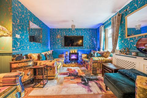 3 bedroom end of terrace house for sale, Langmans Way, Woking, GU21