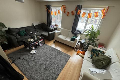 3 bedroom apartment to rent, Orchard Lodge, Hyde Park, Leeds, LS6 2EN