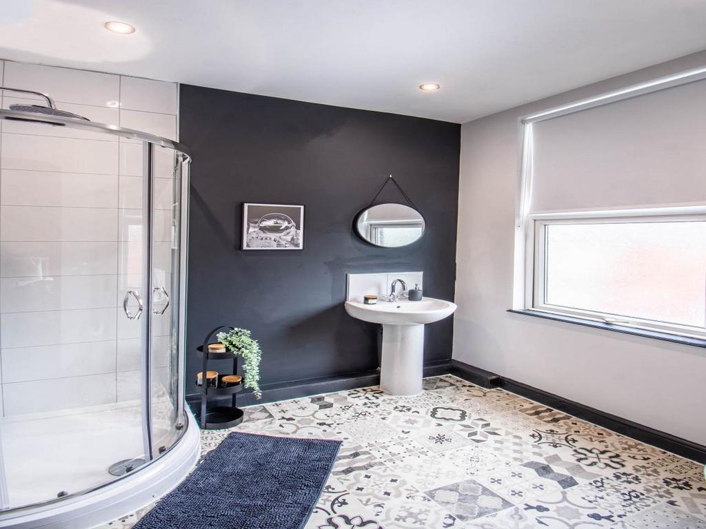 4 Cross Henley Road
