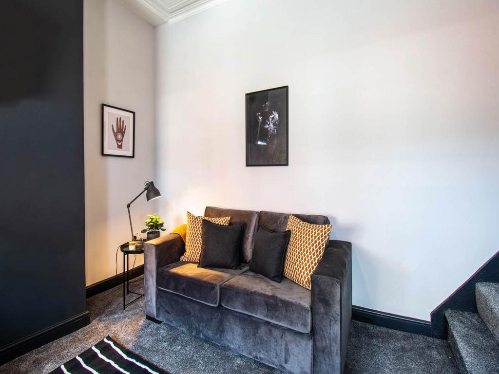 4 Cross Henley Road