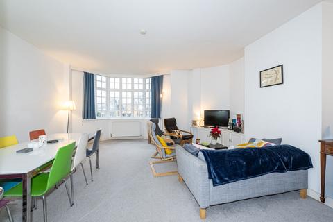 3 bedroom flat for sale, Queenswood Court, Kings Avenue, Clapham, London SW4 8EB