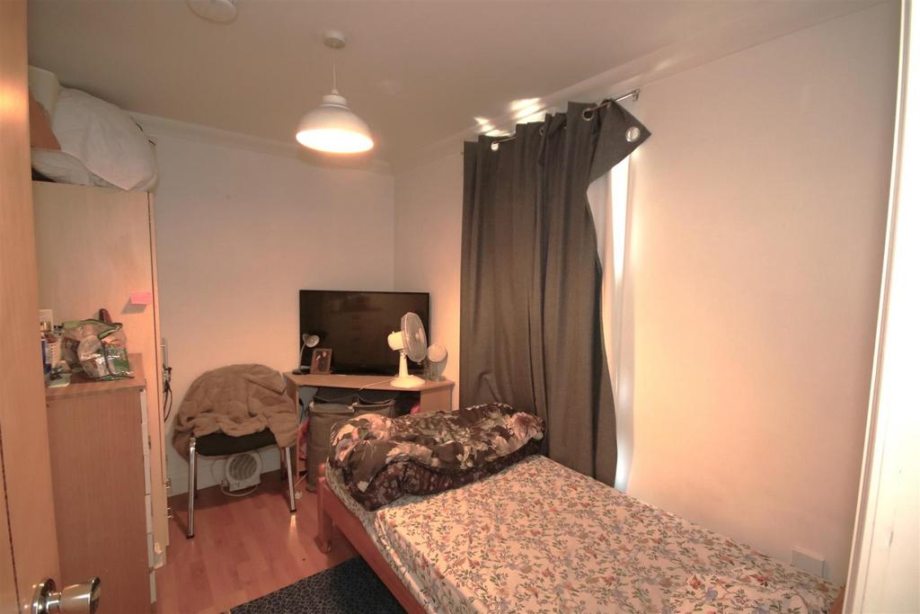Bedroom 1.JPG