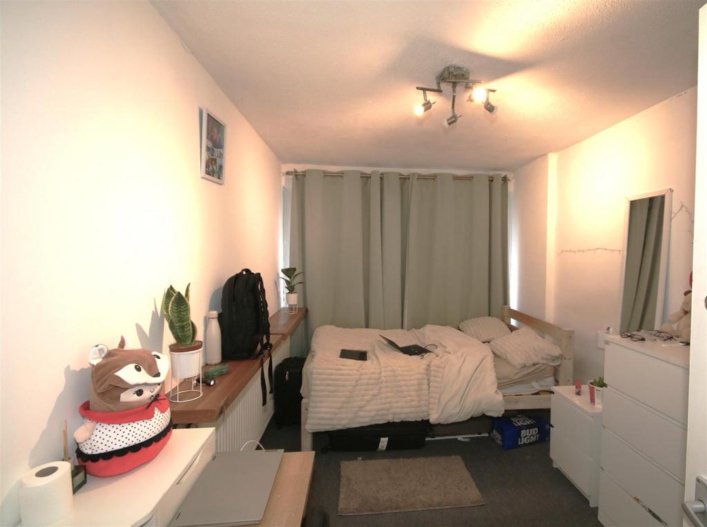 Bedroom 1.JPG
