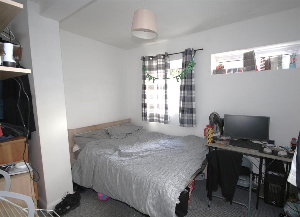 Bedroom 2.JPG