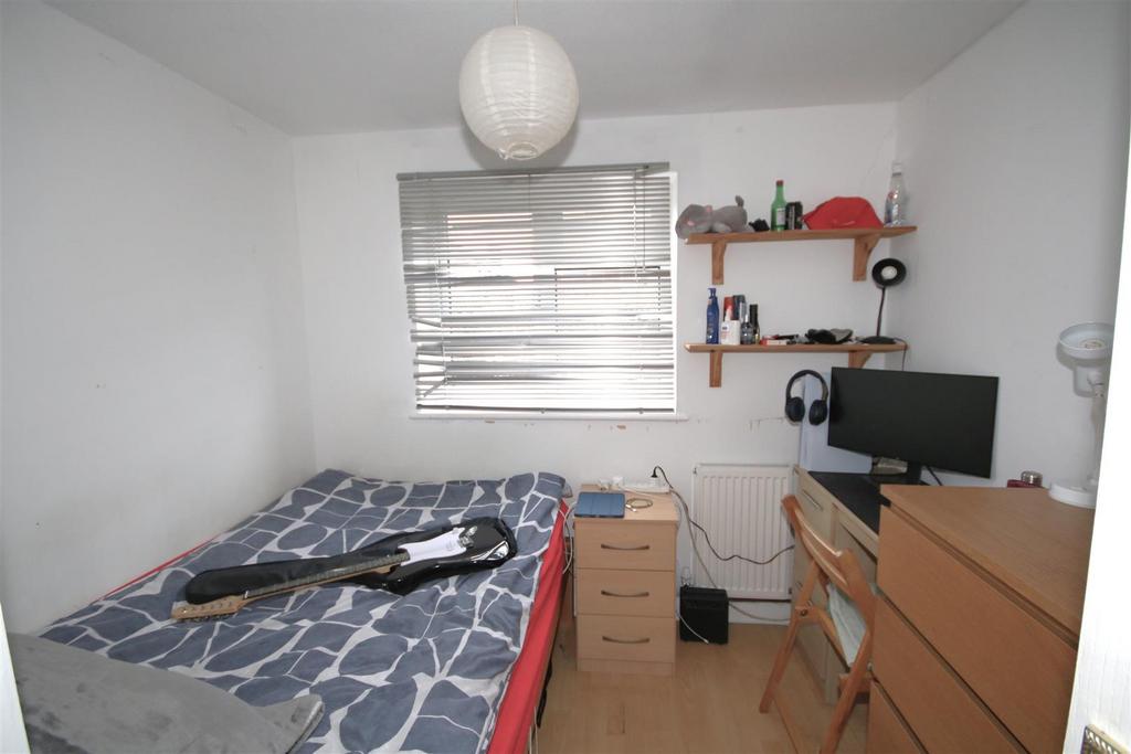 Bedroom 2b.JPG
